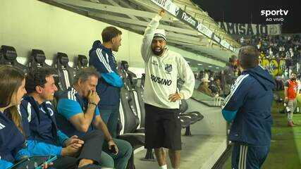 Antes da partida, Gabigol fala com membros da diretoria do Cruzeiro
