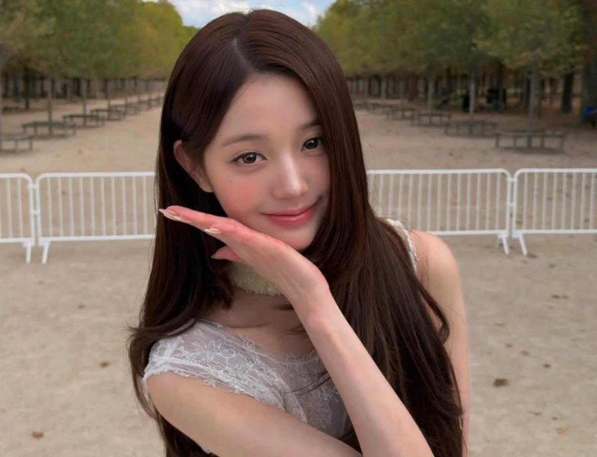 O primeiro desfile da IVE de Jang Won-young — e um encontro com Jisoo do BLACKPINK