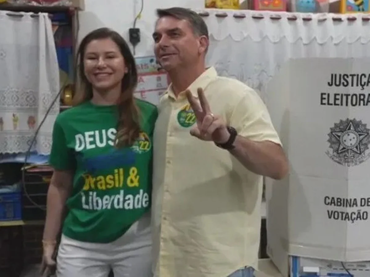 Eleições 2026: Flávio Bolsonaro vota no Rio de Janeiro