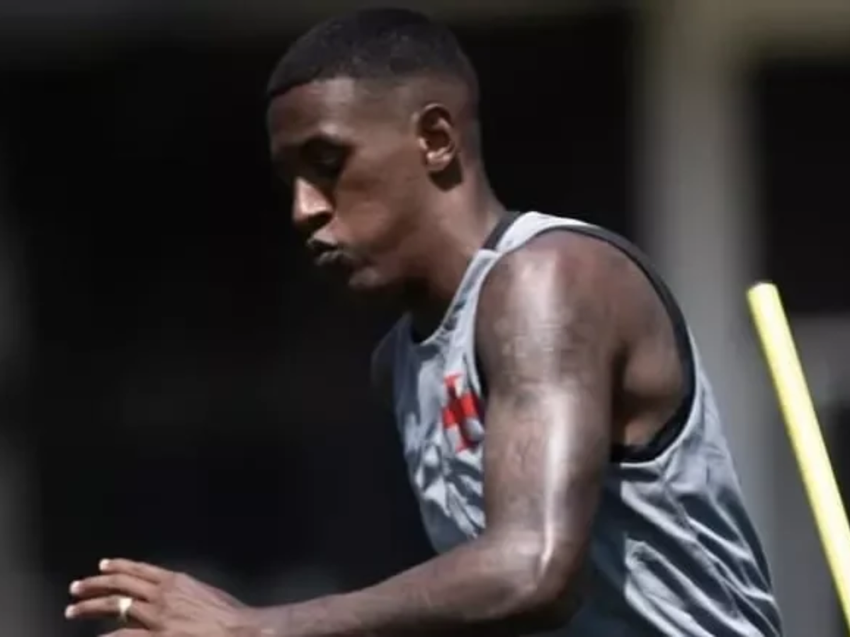 Zagueiro do Vasco, Robert Renan capota BMW no Rio