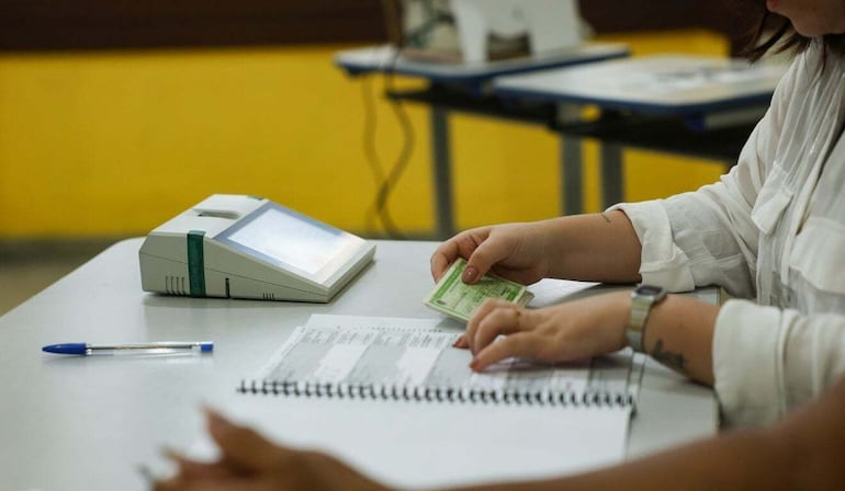 Pesquisas de 2º turno: saem hoje primeiros dados sobre intenções de voto para Flávio e Lula