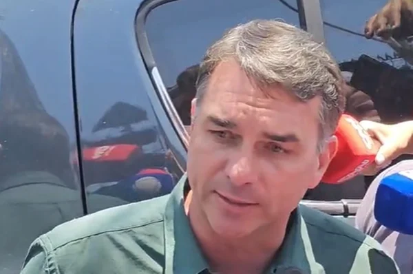 O cálculo que fez Flávio mudar voto na PEC do fim da 6×1, segundo petistas - destaque galeria