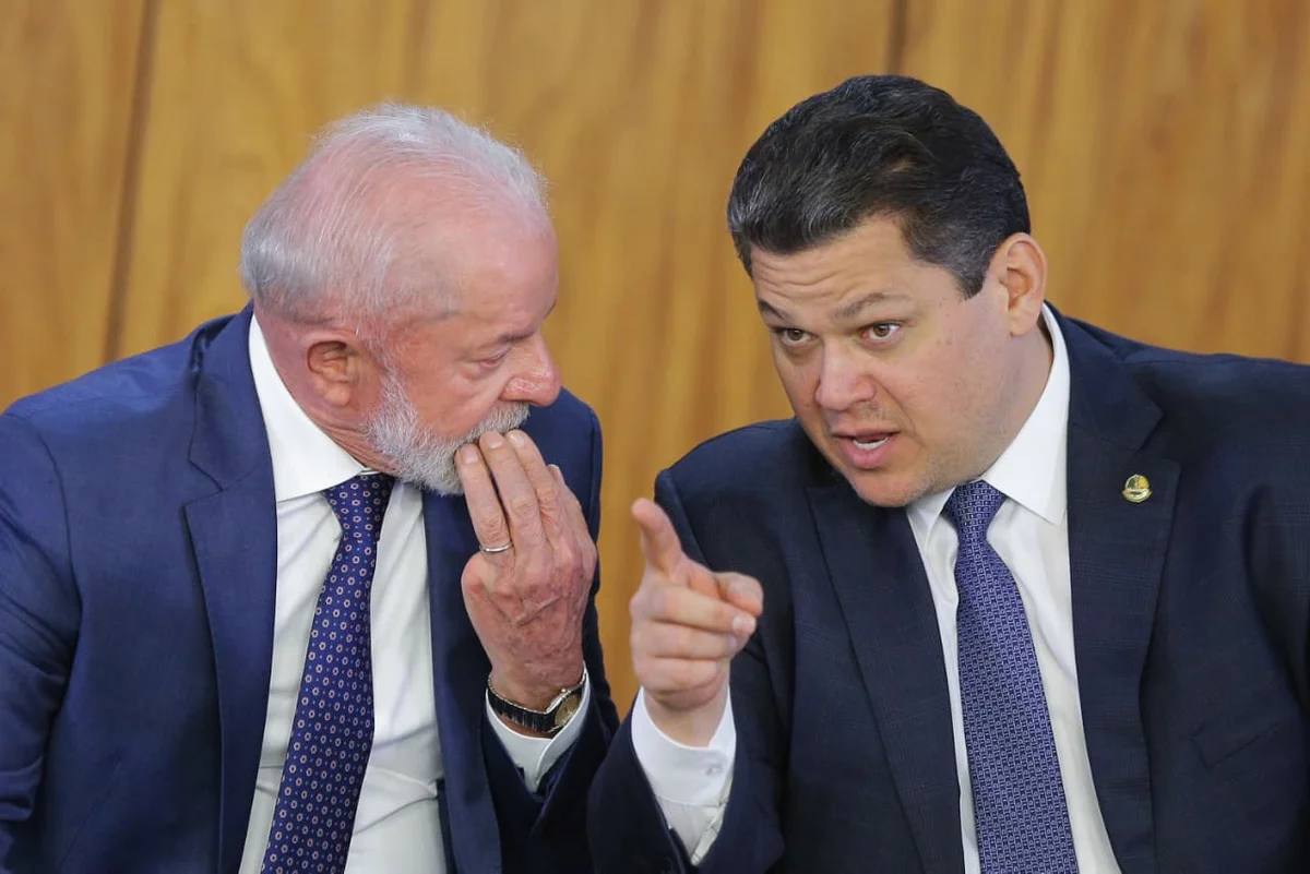 Alcolumbre calcula ter votos para fim da 6×1; Flávio quer flexibilização