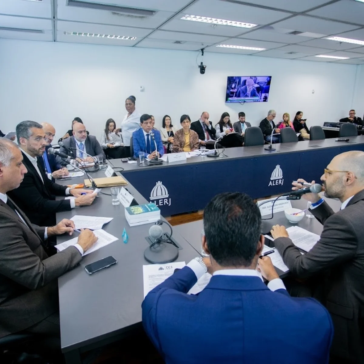 CCJ da Alerj aprova projeto que classifica CV e PCC como terroristas