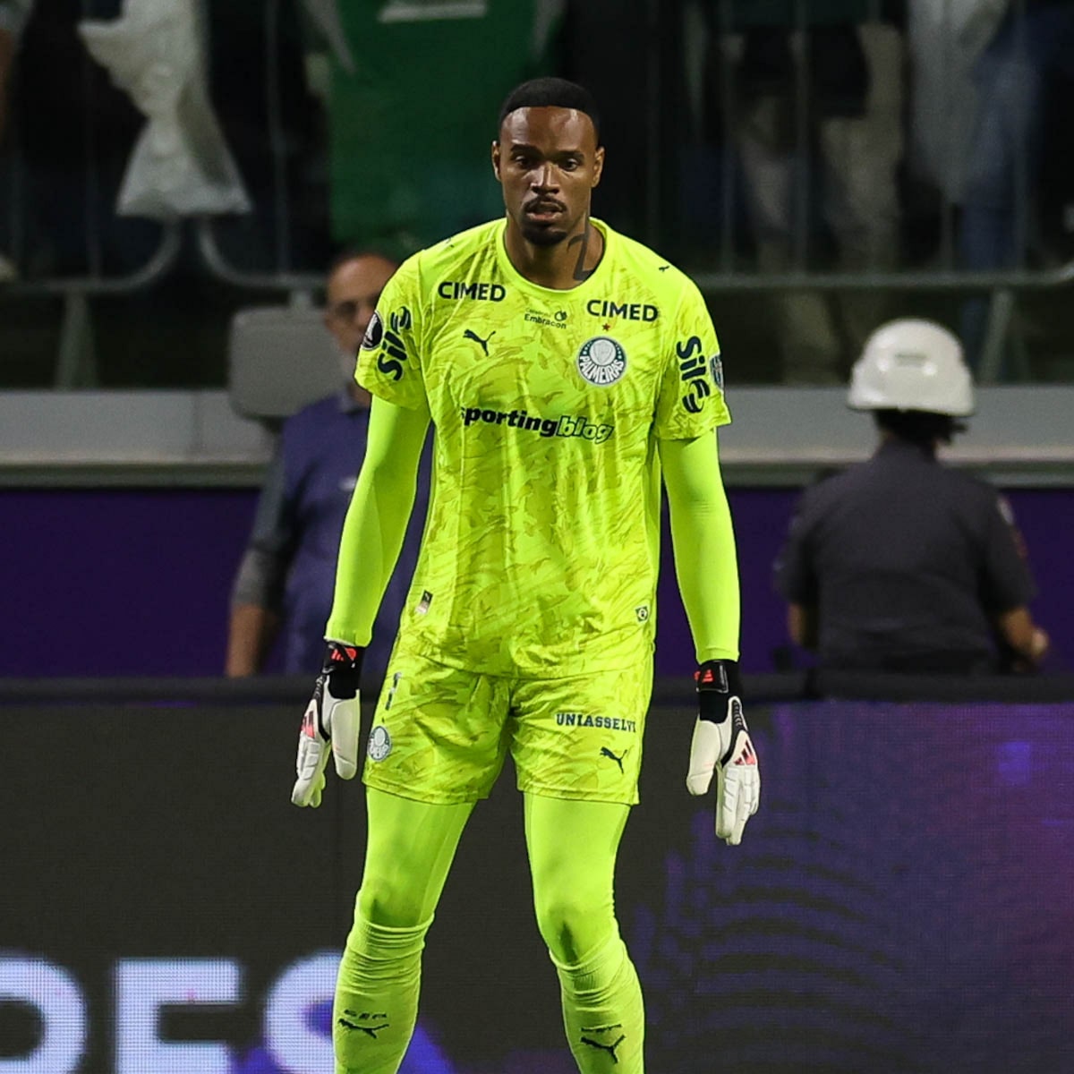 Carlos Miguel decide duas disputas por pênaltis e iguala marca de Weverton pelo Palmeiras