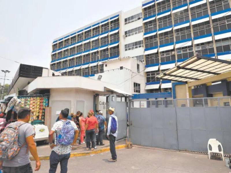 El poder Ejecutivo sostiene que trasladar parte de los servicios al hospital que comprarían permitirá descongestionar el Hospital Escuela.