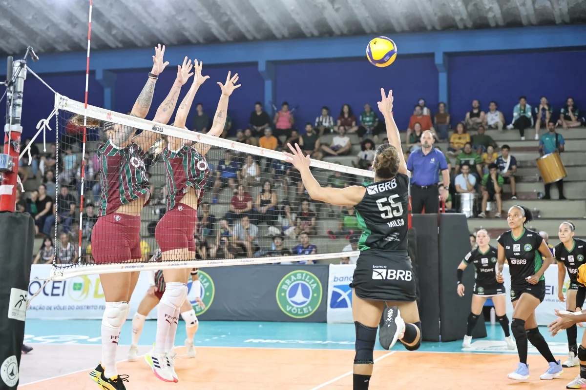 Fluminense derrota Brasília Vôlei e enfrenta Universitário na final da Copa