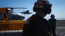 Guerra no Irã ao vivo: EUA movem 2.000 fuzileiros navais para o Oriente Médio, petroleiro atingido no Estreito de Ormuz