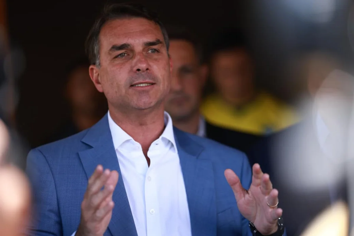 O cálculo que fez Flávio mudar voto na PEC do fim da 6x1, segundo petistas