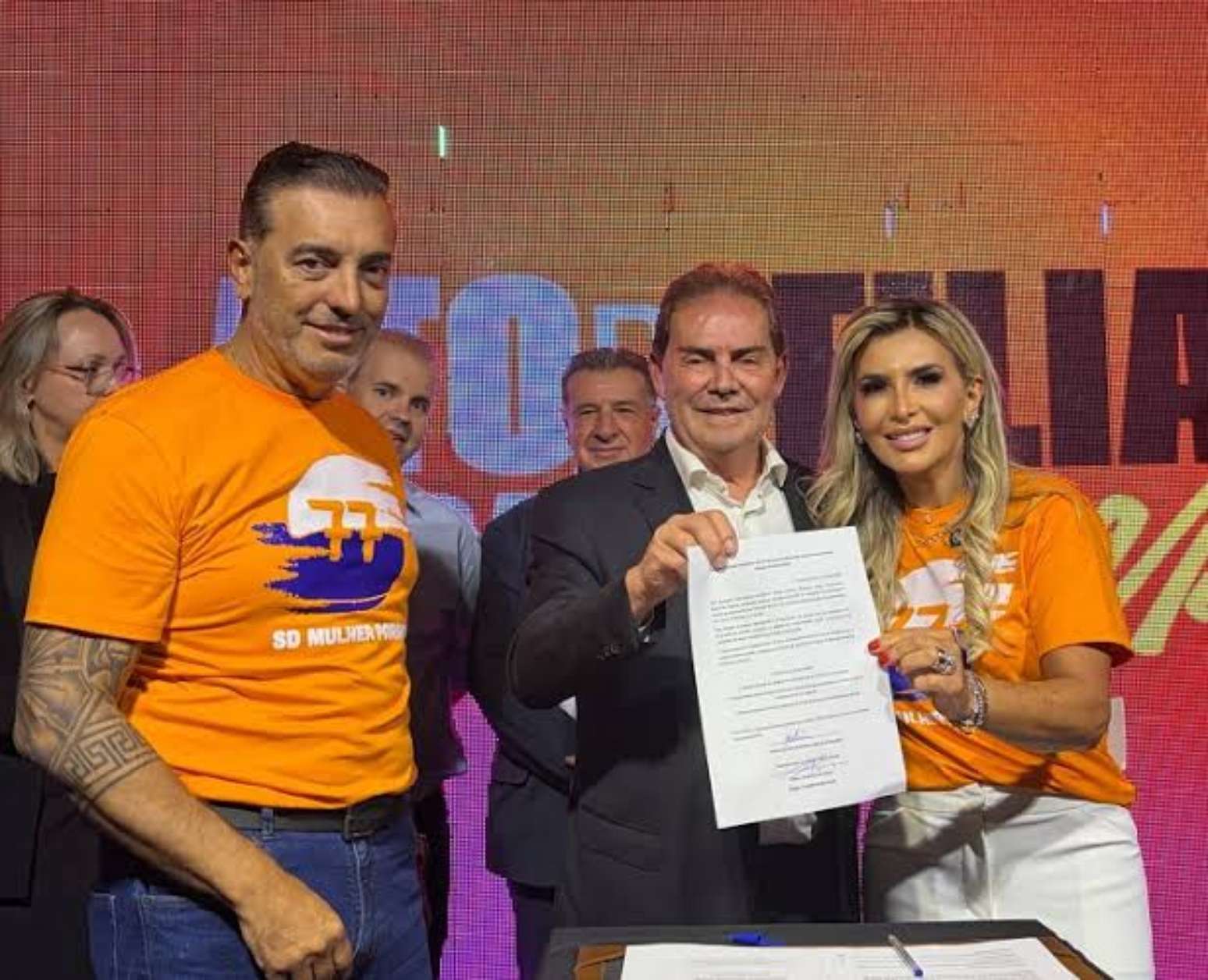 Delegado Francischini (PL), eleito deputado federal e Fl&aacute;via Francischini (PL), eleita deputada estadual pelo Paran&aacute;; eles est&atilde;o com Paulinho da For&ccedil;a quando se filiaram ao PL