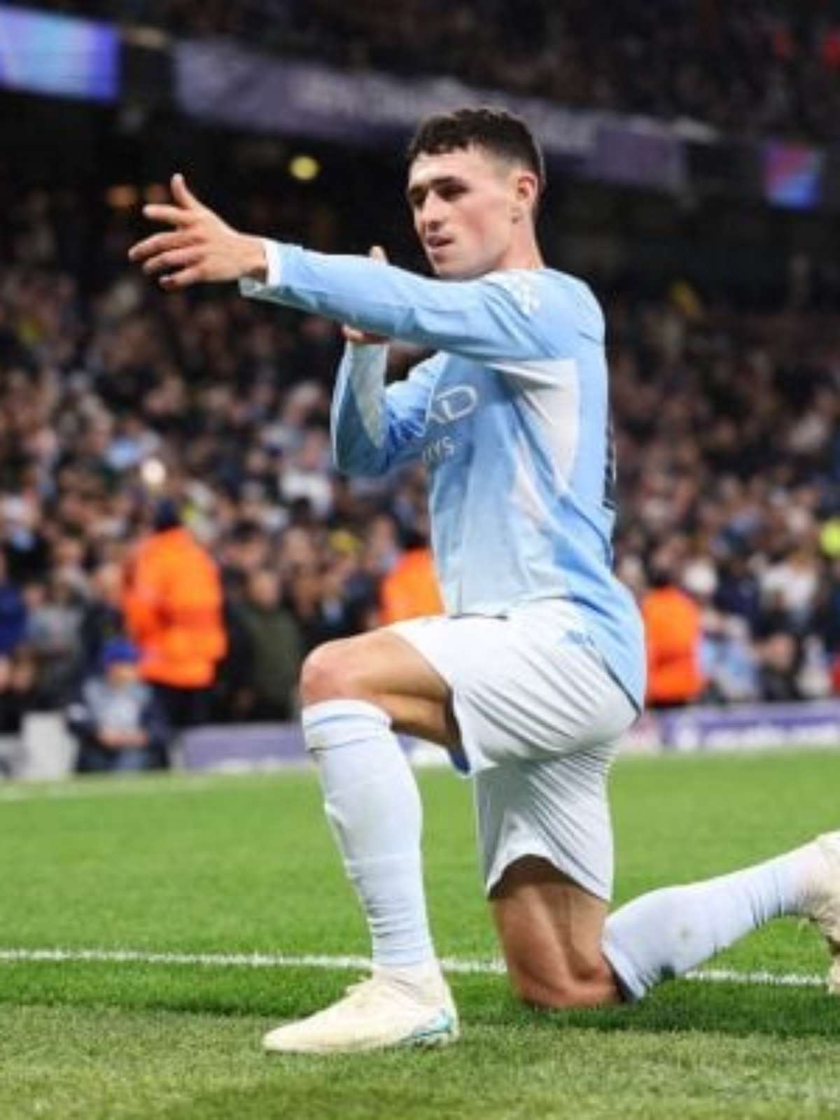Foden brilha, e Manchester City goleia o AEK pela Champions