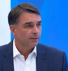 "Se ele quiser exercer algum cargo no meu governo, é óbvio que ele vai exercer": Flávio fala sobre Jair Bolsonaro Foto: Reprodução/ TV Globo / Perfil Brasil