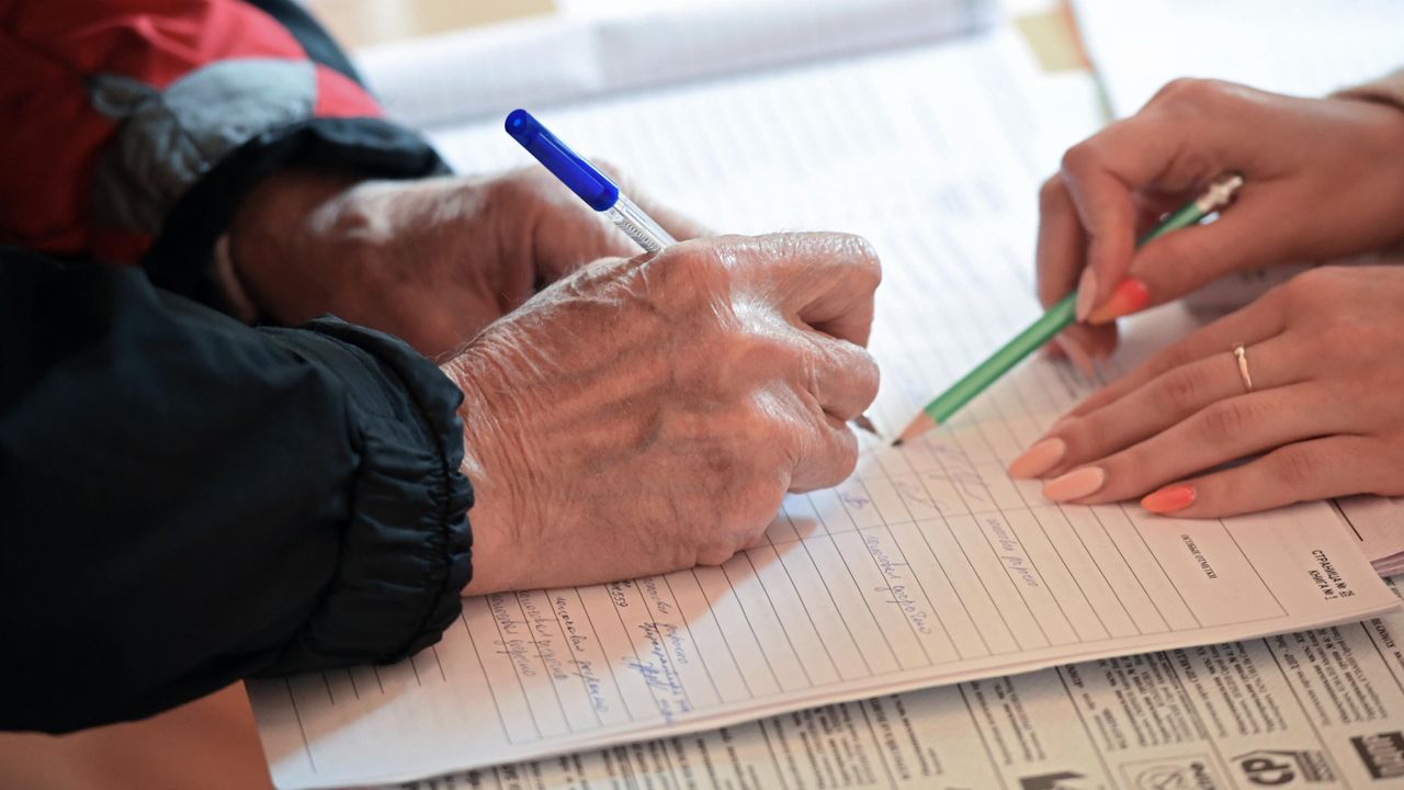 Membro da Comissão Federal Mashaarov: não há restrições no número de vezes que se pode mudar o sobrenome e o nome na Rússia