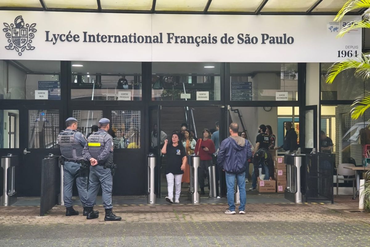 Mesários "perdidos" esperam orientação sobre reabertura de urnas em SP