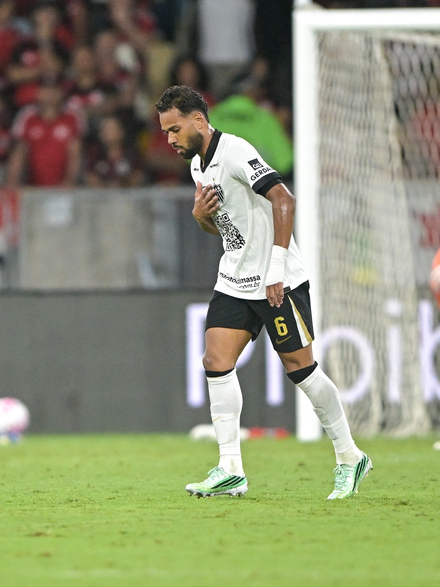 Lodi assume pênalti no fim contra o Flamengo: 'Acabei chutando o pé dele'
