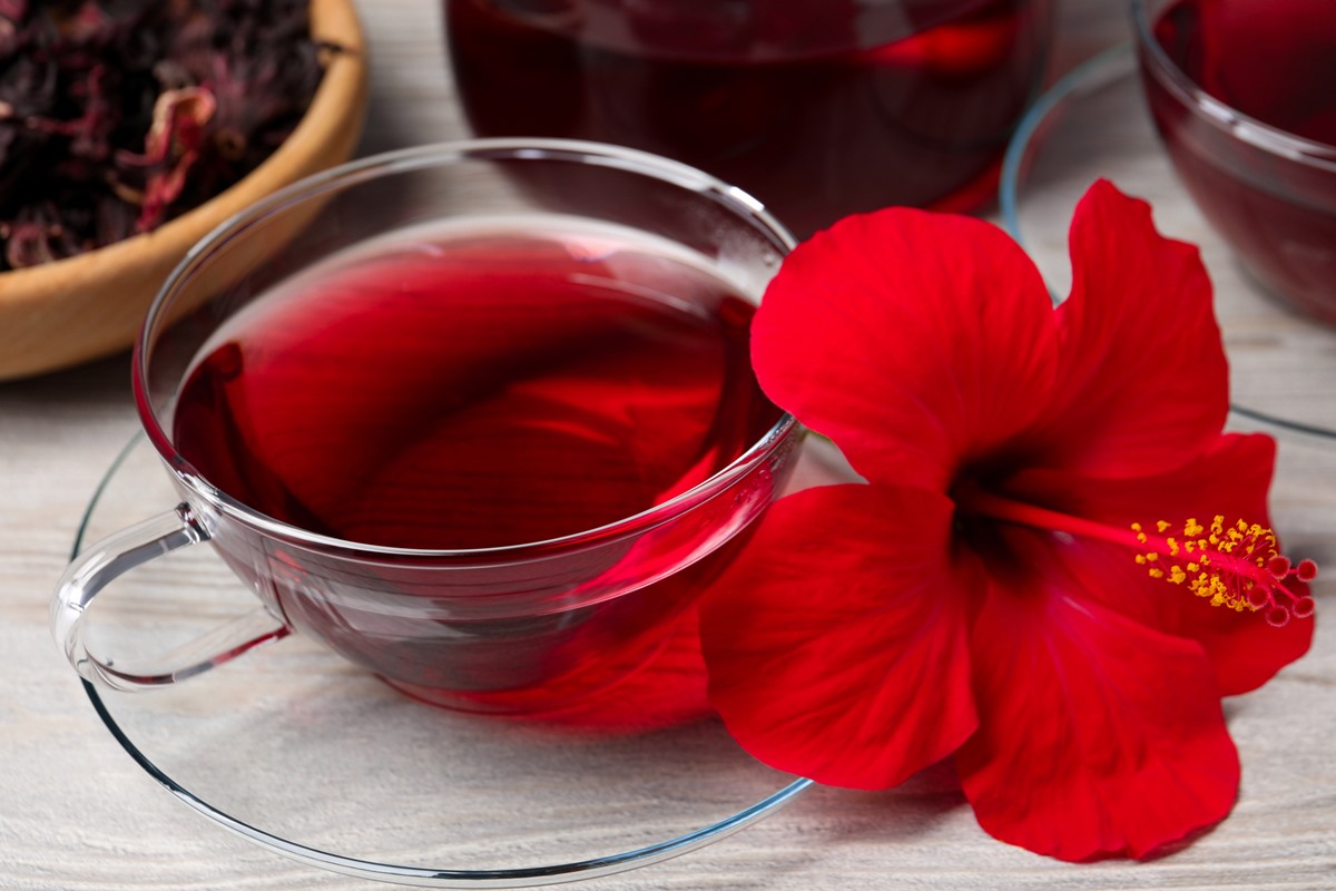 Não é só o de hibisco! Nutri indica 2 chás para diminuir inchaço abdominal
