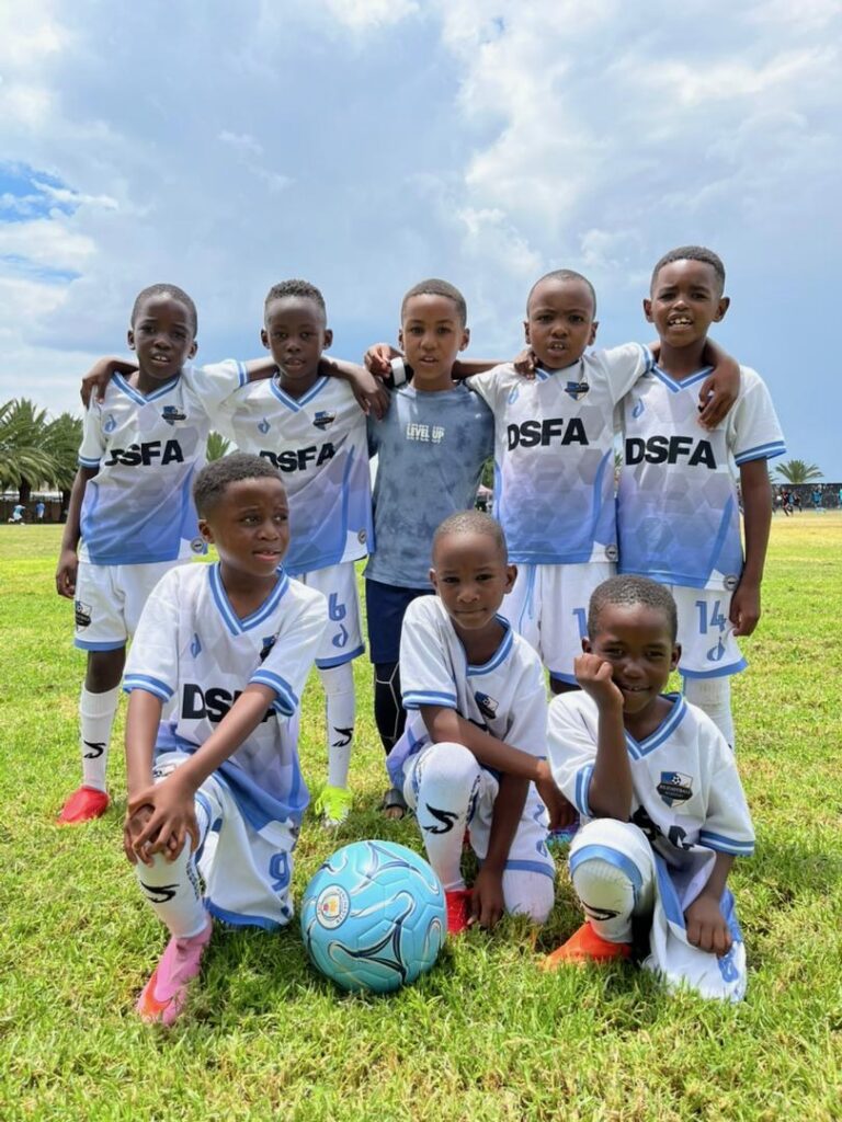 Equipes internacionais rumo ao festival de futebol de Windhoek