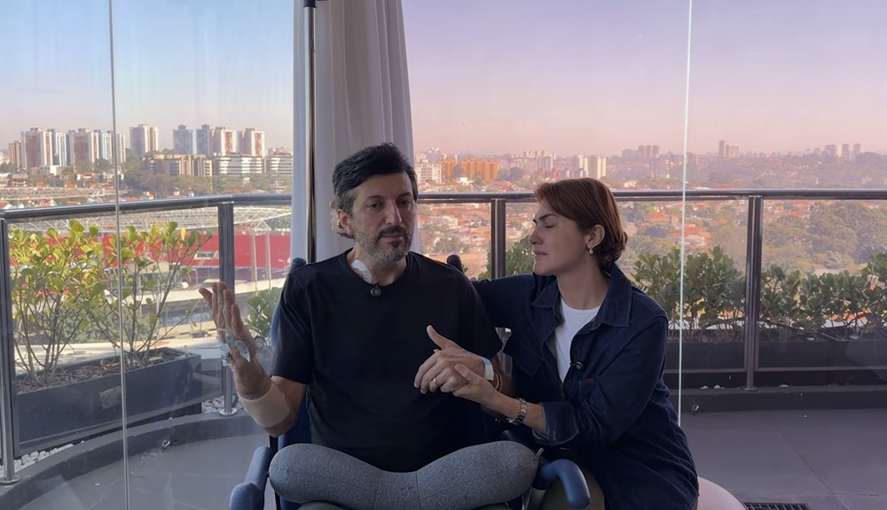 Lito Sousa e a esposa, Mila Seidl, durante recado gravado previamente pelo influenciador — Foto: Reprodução/Redes Sociais