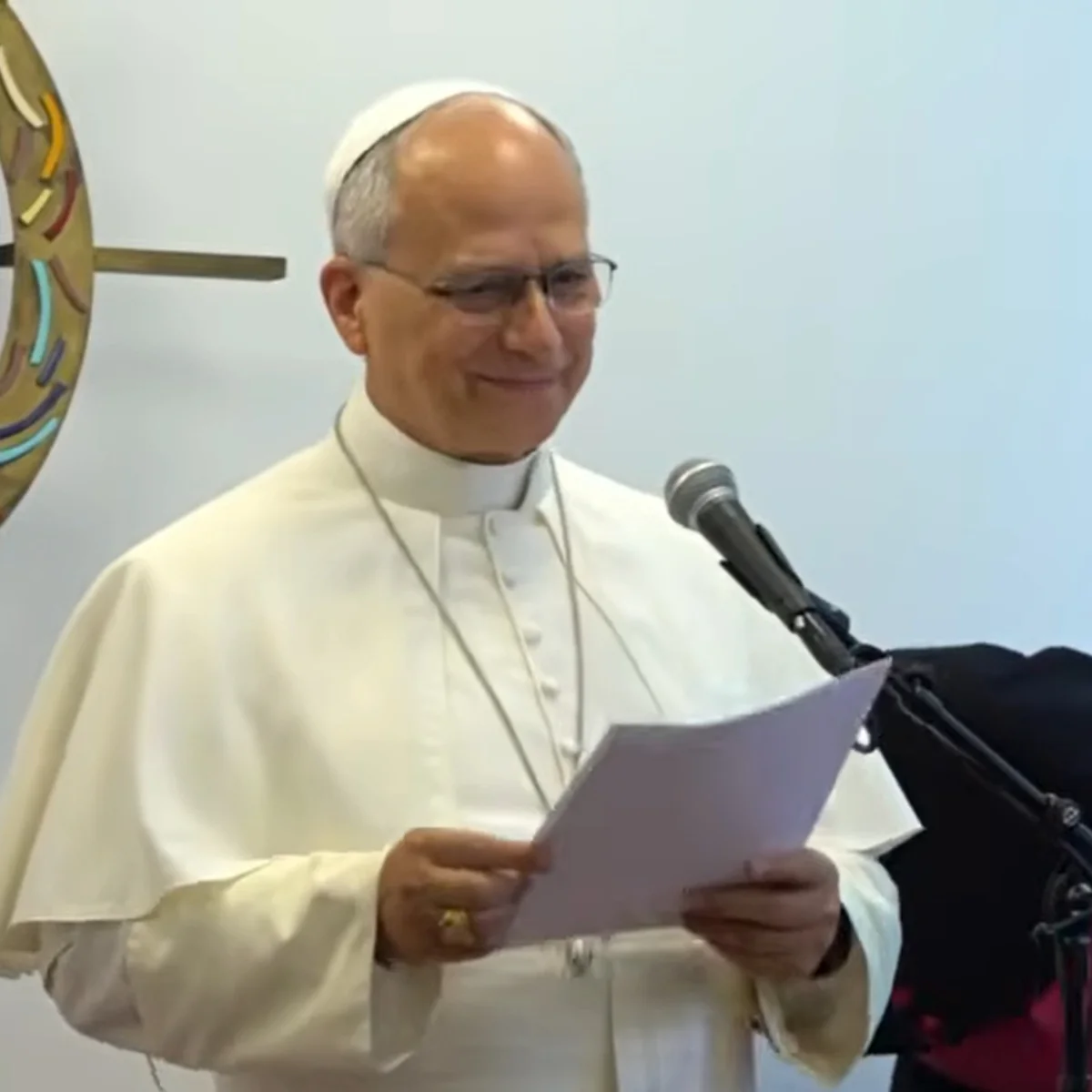 Papa Leão teve noite tranquila após cirurgia, informa Vaticano