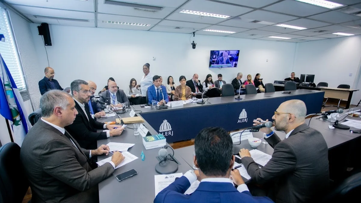 CCJ da Alerj aprova projeto que classifica CV e PCC como terroristas