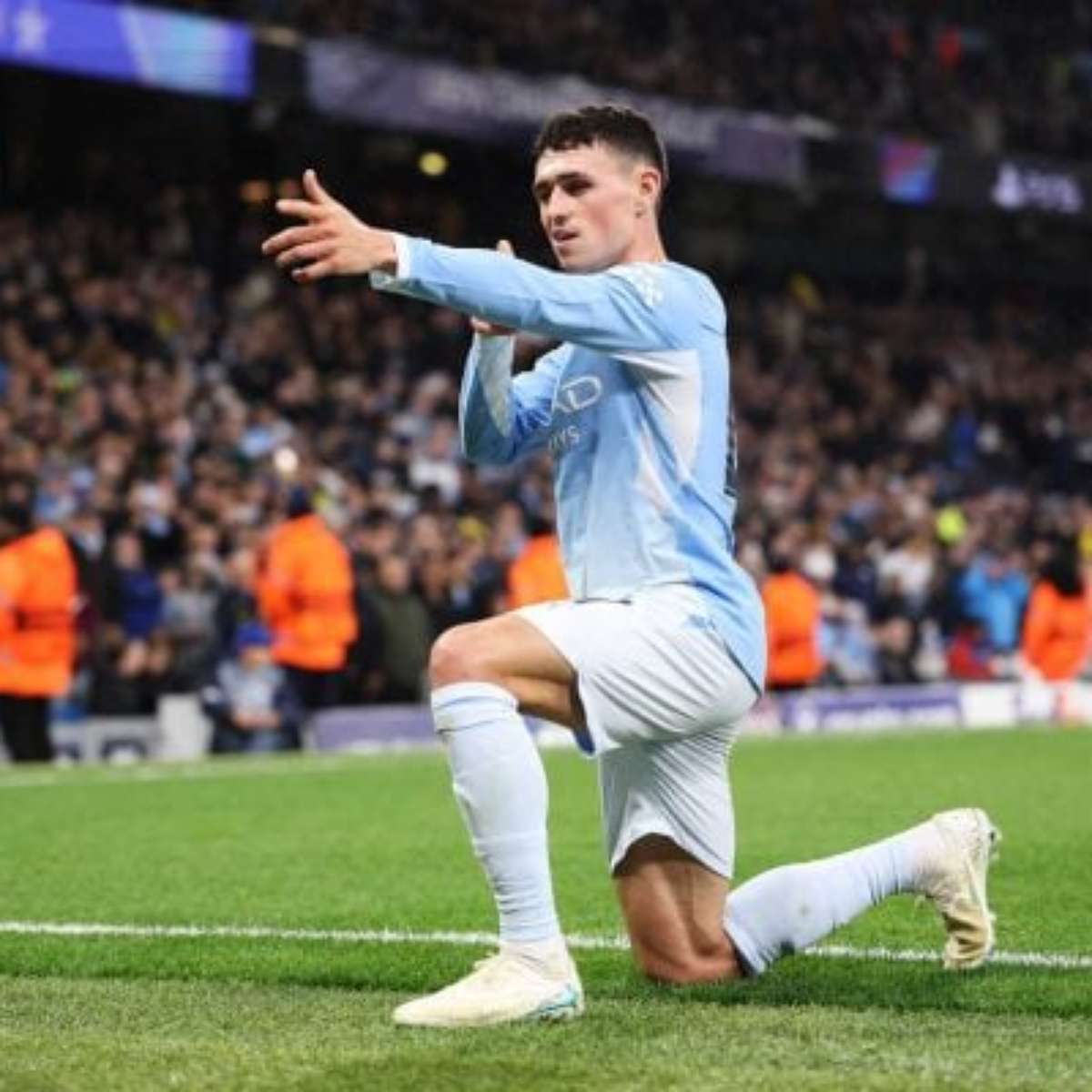 Foden brilha, e Manchester City goleia o AEK pela Champions