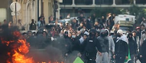 Barricadas, incendios y escuelas cerradas: una protesta estudiantil desata una violenta crisis nacional