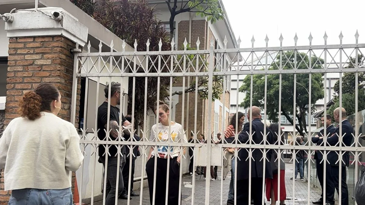 Mesários "perdidos" esperam orientação sobre reabertura de urnas em SP