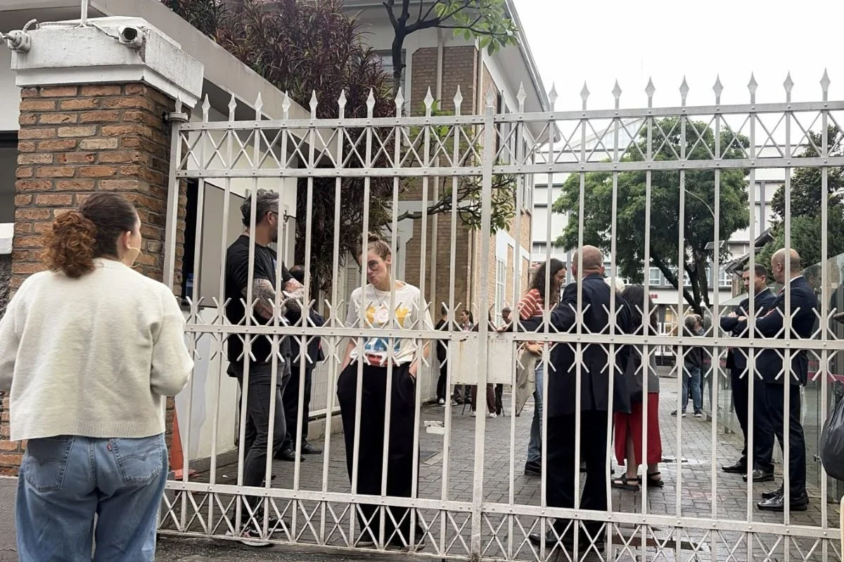 Urnas fechadas no Mackenzie, em São Paulo. Mesários relatam falta de orientação