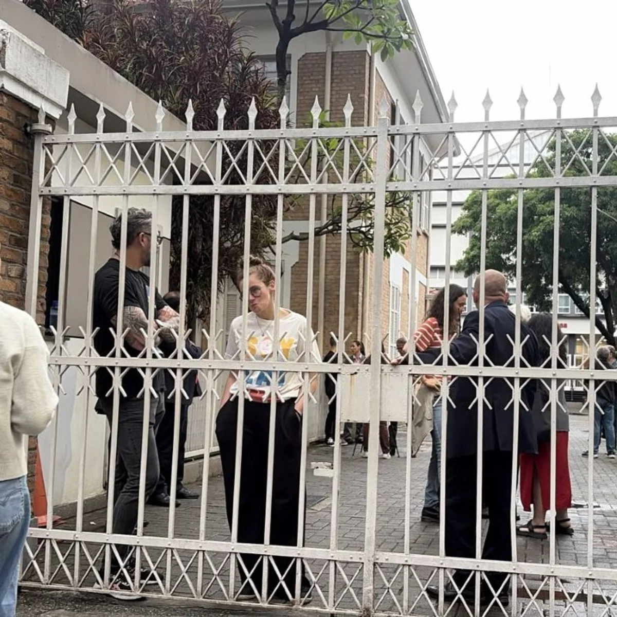 Mesários "perdidos" esperam orientação sobre reabertura de urnas em SP