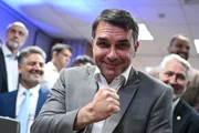 Imagem da matéria: O cálculo que fez Flávio mudar voto na PEC do fim da 6x1, segundo petistas