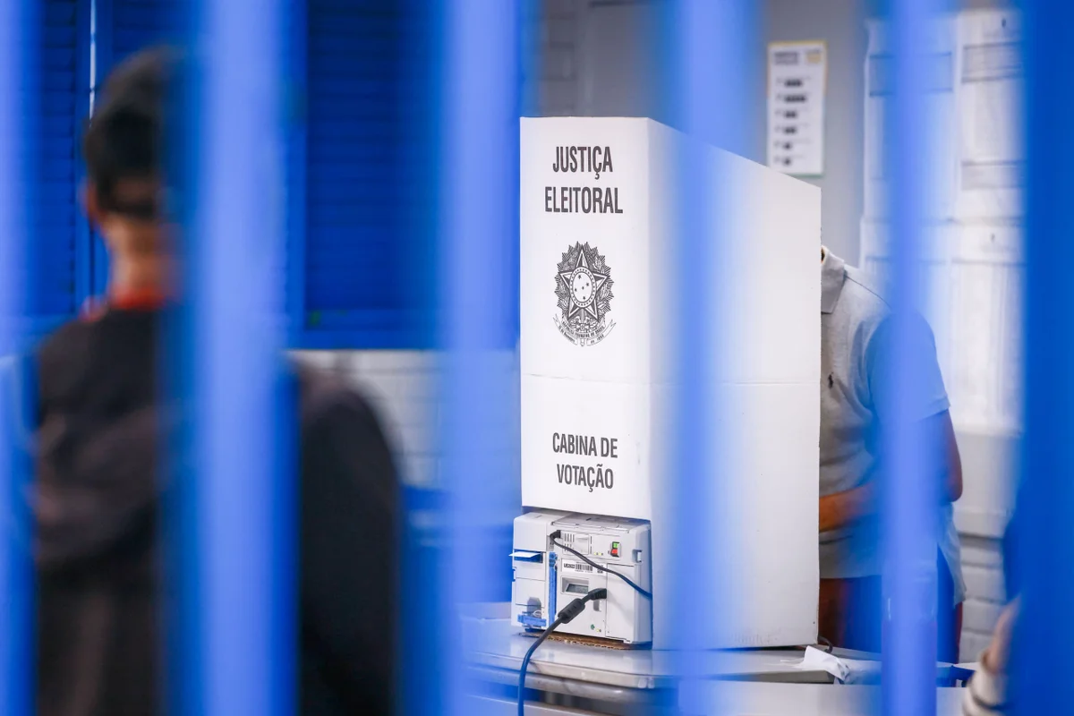 Mais da metade dos partidos não supera “nota de corte” e perde fundo e TV